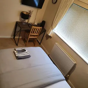 Petals 3 Homestay Leeds (West Yorkshire)