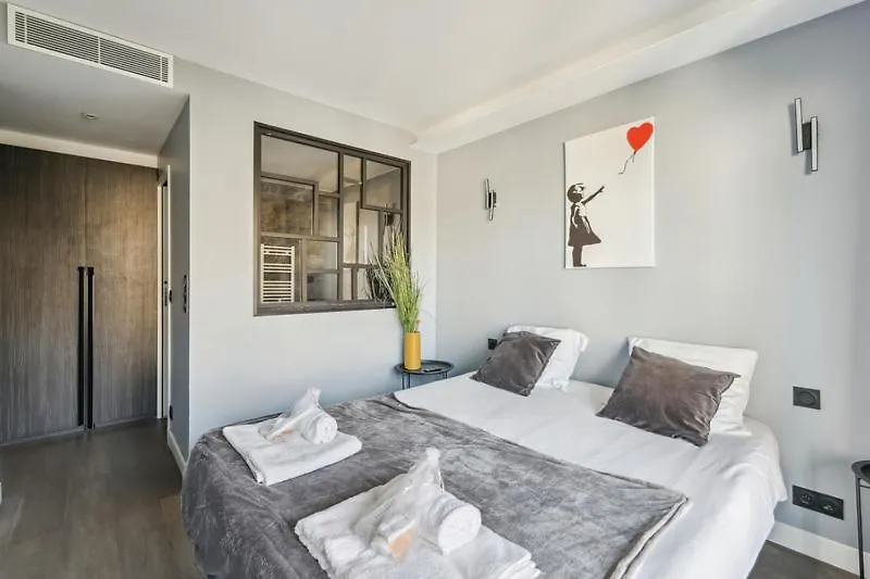 Apartment 330 Suite Pernet 3 : Elegance And Comfort In Paris France